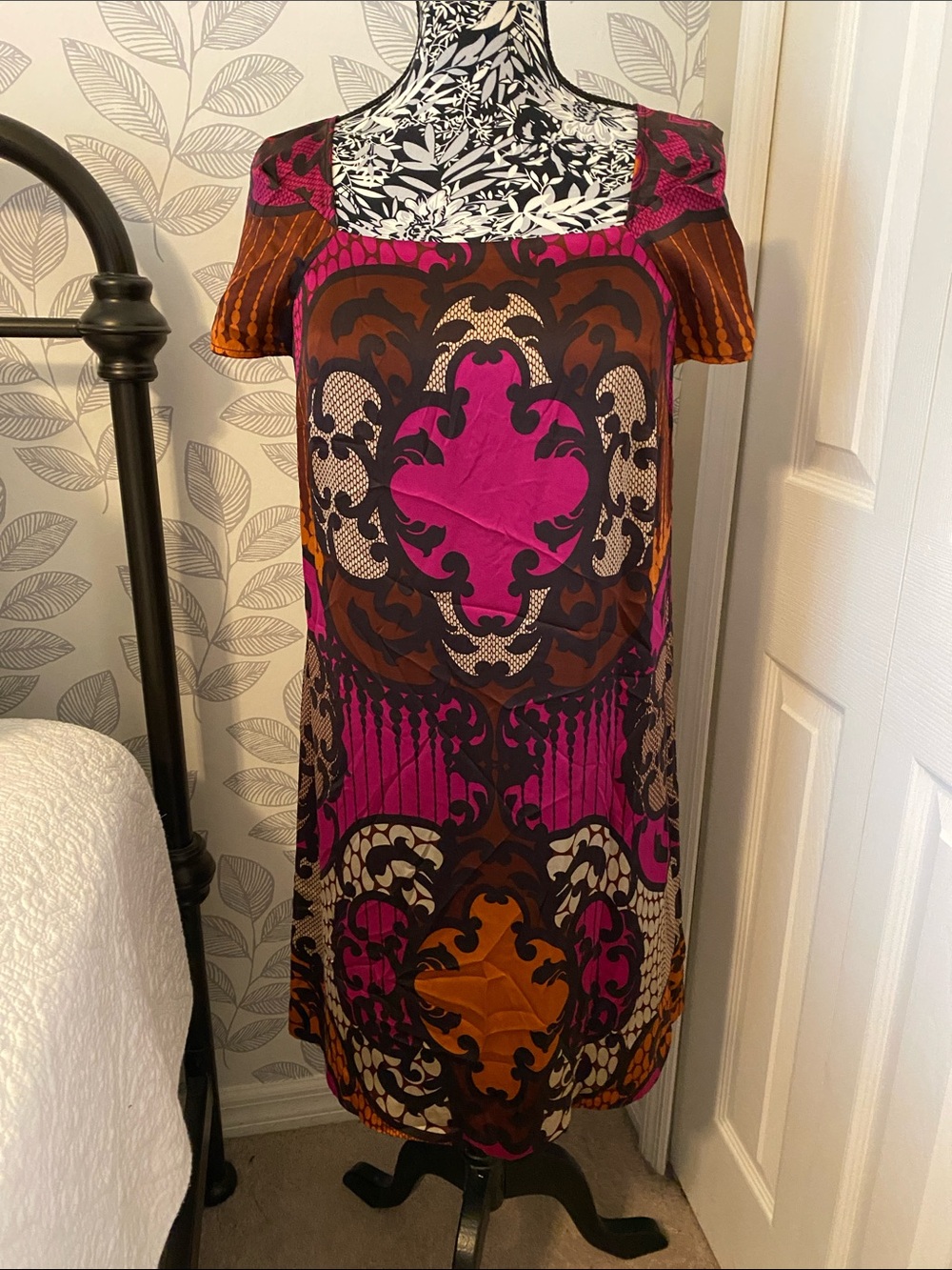 Phase Eight 100% silk cap sleeve shift dress size 14 in brown and magenta tones